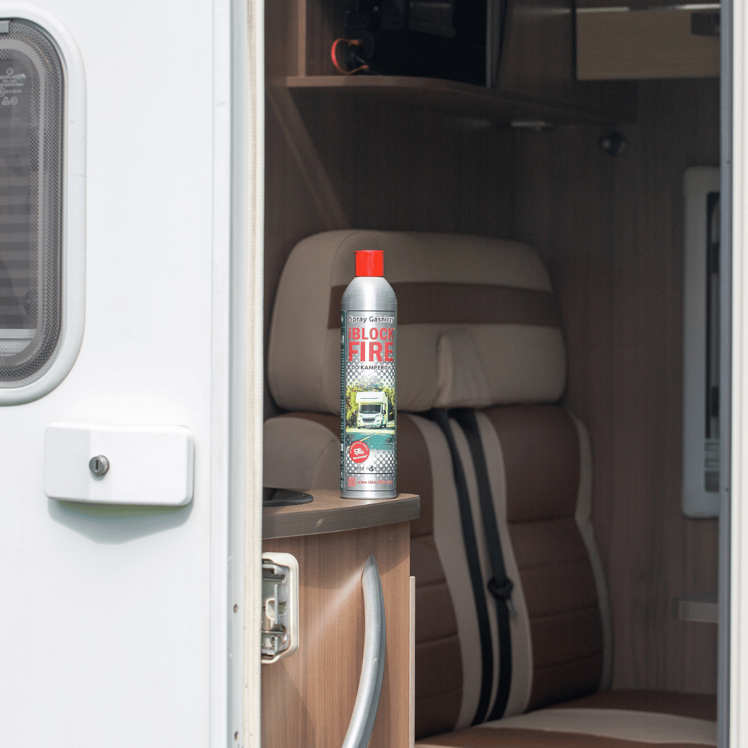 Spray Gaśniczy iBlockFIRE w drzwiach kampera